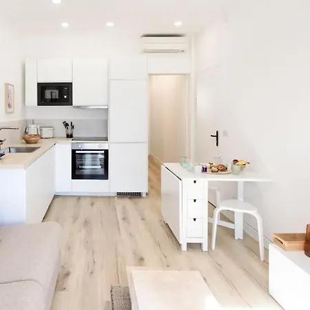 A1 2bdr Modern Chic Flat Ac 3min From Sandy Beaches アパート *
