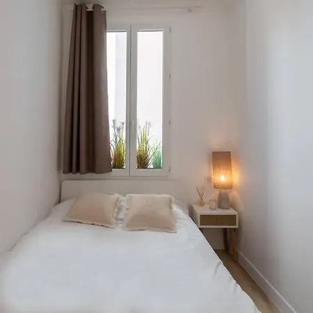 A1 2bdr Modern Chic Flat Ac 3min From Sandy Beaches Apartment