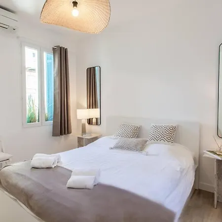 Διαμέρισμα A1 2bdr Modern Chic Flat Ac 3min From Sandy Beaches *