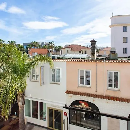 A1 2bdr Modern Chic Flat Ac 3min From Sandy Beaches Appartement