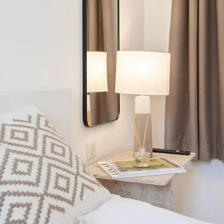 A1 2bdr Modern Chic Flat Ac 3min From Sandy Beaches 公寓