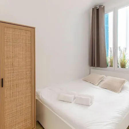 A1 2bdr Modern Chic Flat Ac 3min From Sandy Beaches Appartement *