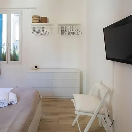 A1 2bdr Modern Chic Flat Ac 3min From Sandy Beaches *