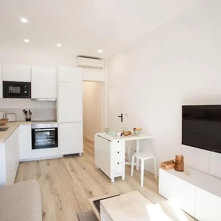 A1 2bdr Modern Chic Flat Ac 3min From Sandy Beaches 昂蒂布