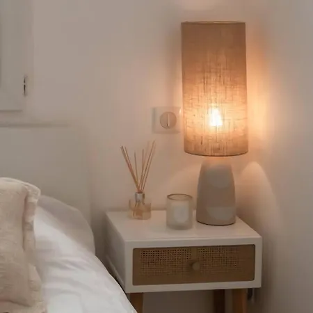 A1 2bdr Modern Chic Flat Ac 3min From Sandy Beaches