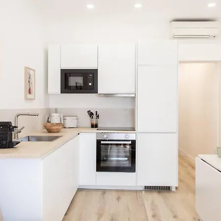 Apartment A1 2bdr Modern Chic Flat Ac 3min From Sandy Beaches